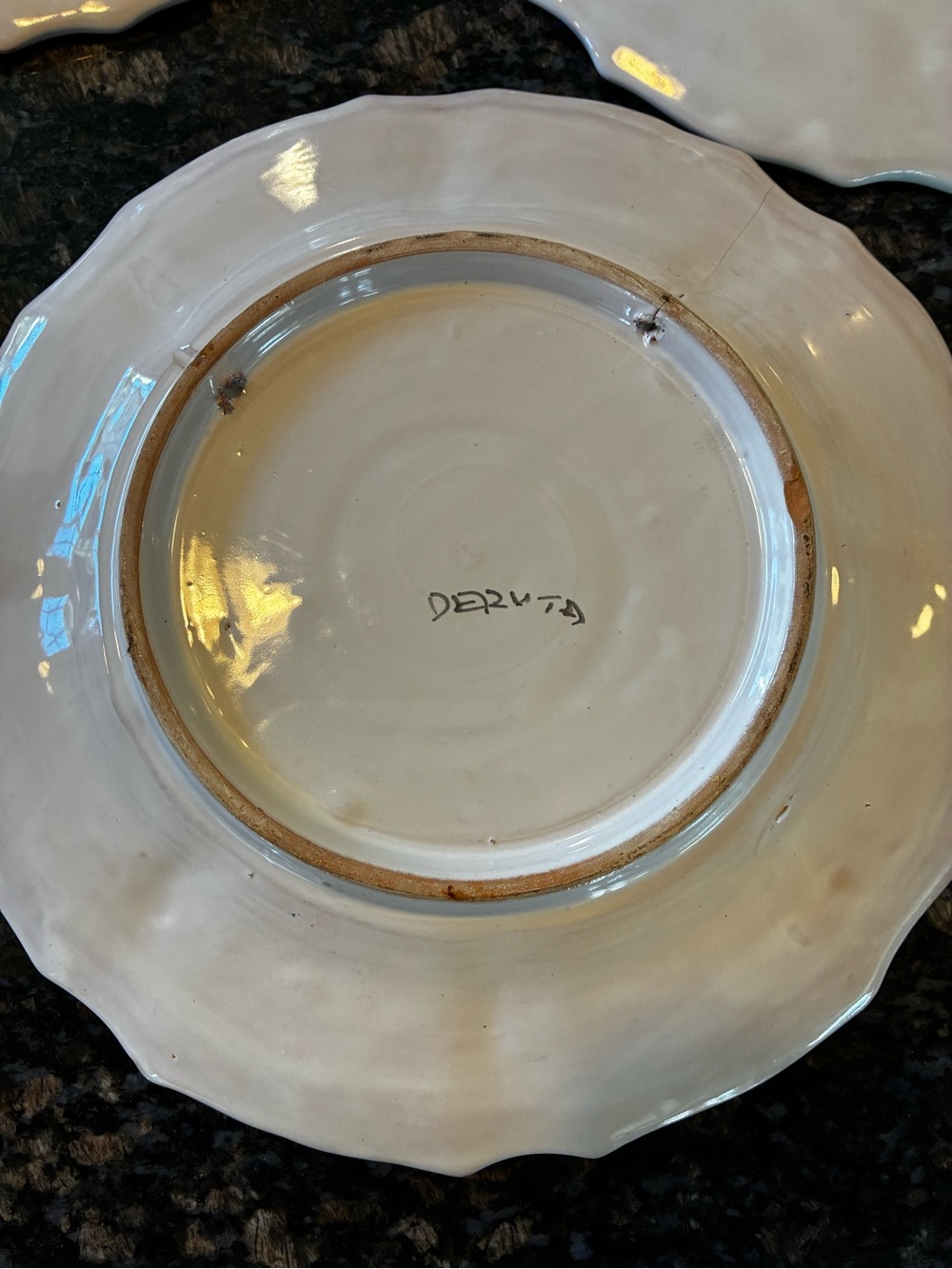 Vintage Deruta Italy Hand Painted Majolica Floral Wall Plates Set of 4 - READ - Picture 11 of 11